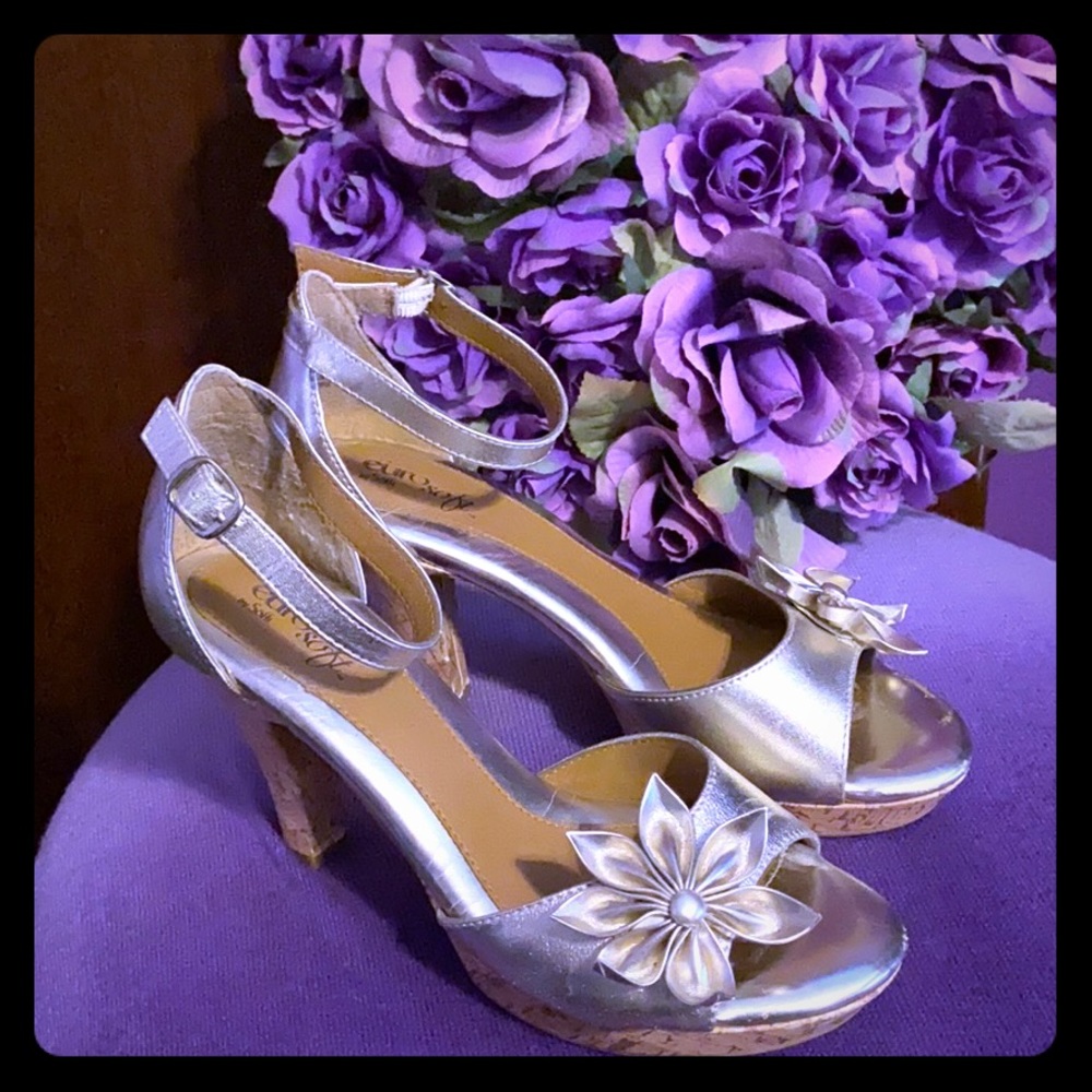 Euro soft by soffit women’s flower heels